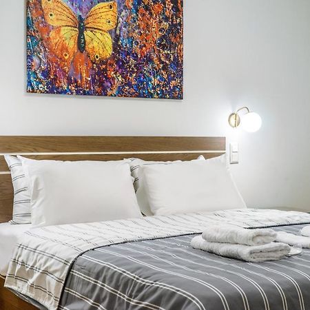 Urban Luxury On A Quiet Street In The Center Of Athens Apartment Bagian luar foto
