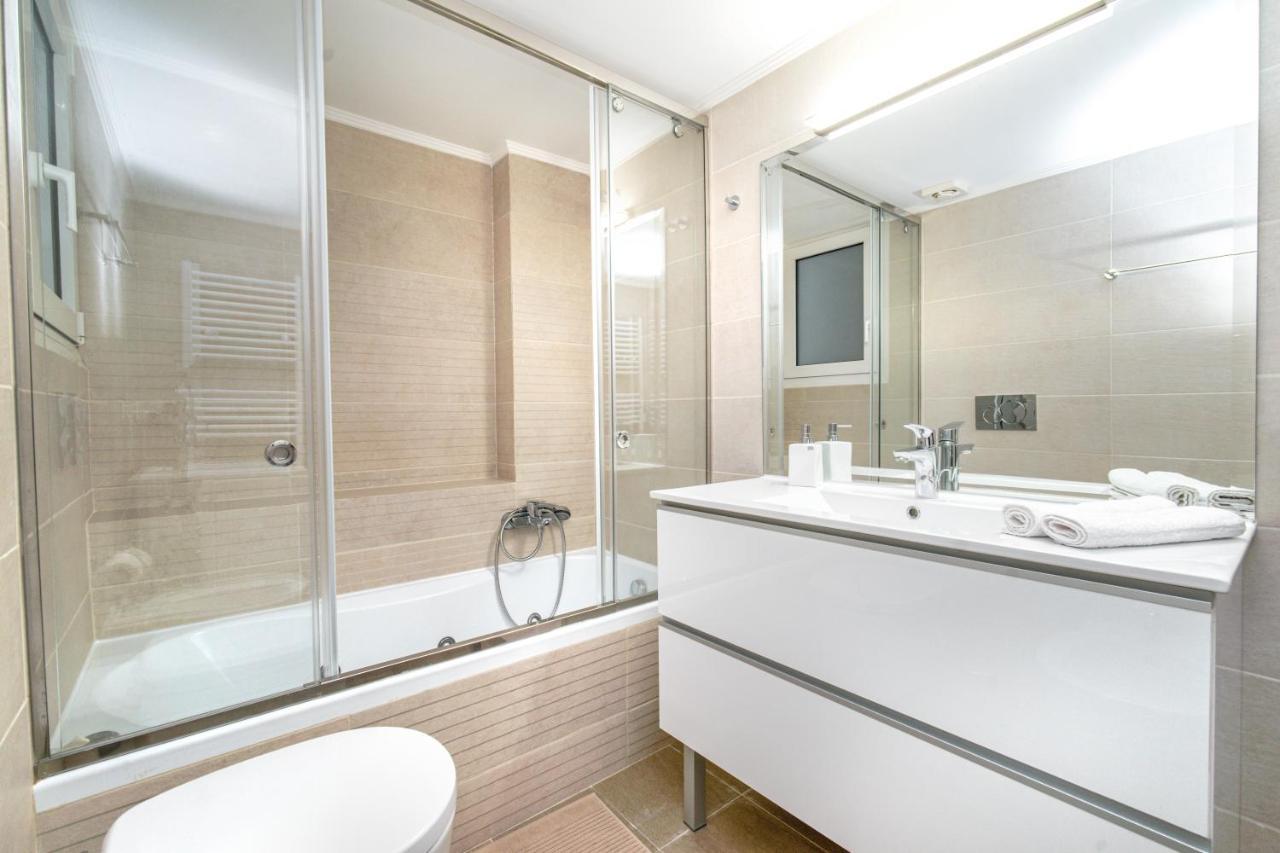 Urban Luxury On A Quiet Street In The Center Of Athens Apartment Bagian luar foto