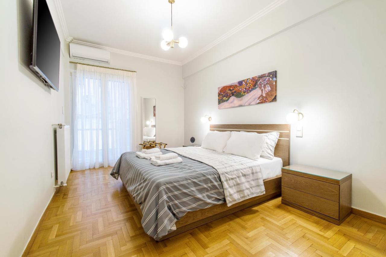 Urban Luxury On A Quiet Street In The Center Of Athens Apartment Bagian luar foto
