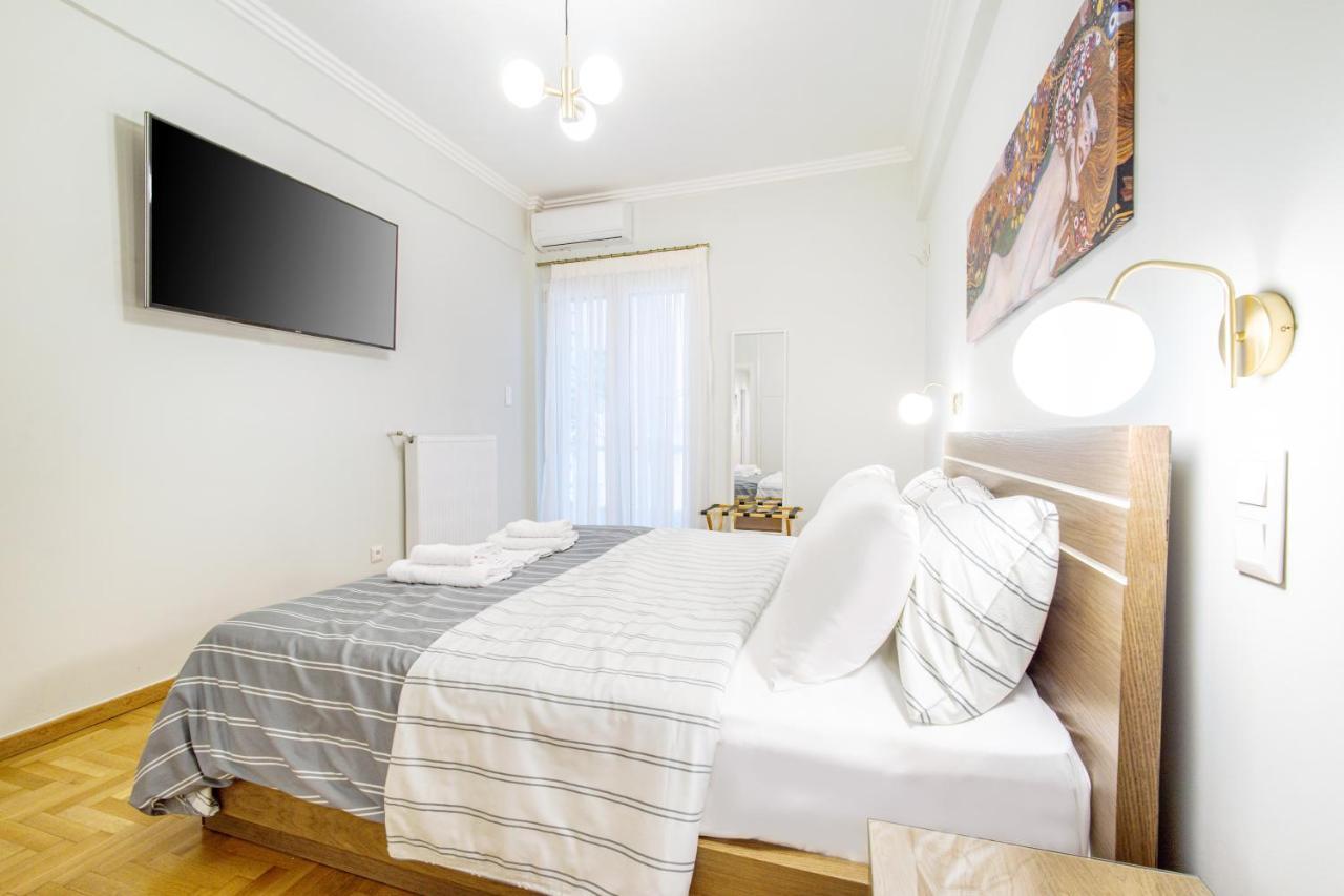 Urban Luxury On A Quiet Street In The Center Of Athens Apartment Bagian luar foto