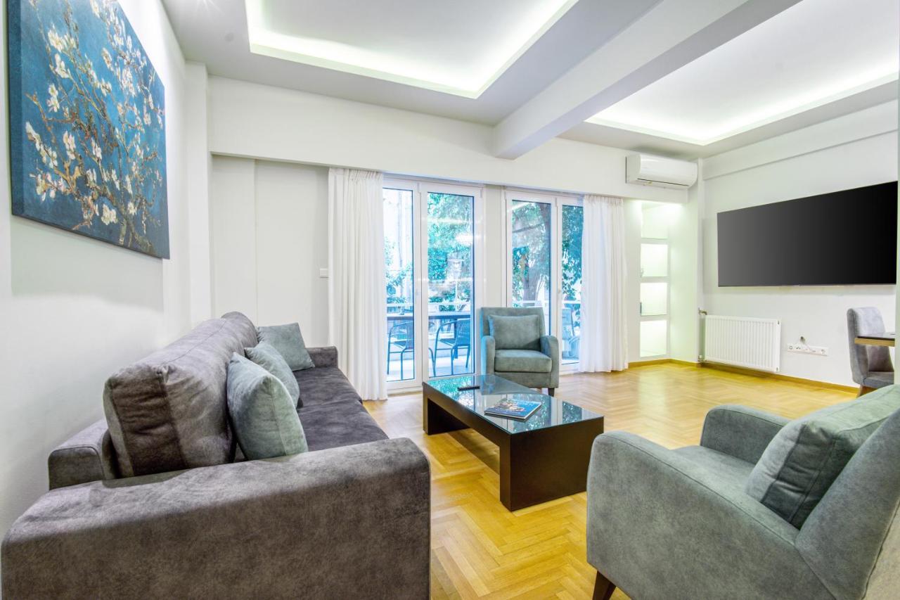 Urban Luxury On A Quiet Street In The Center Of Athens Apartment Bagian luar foto
