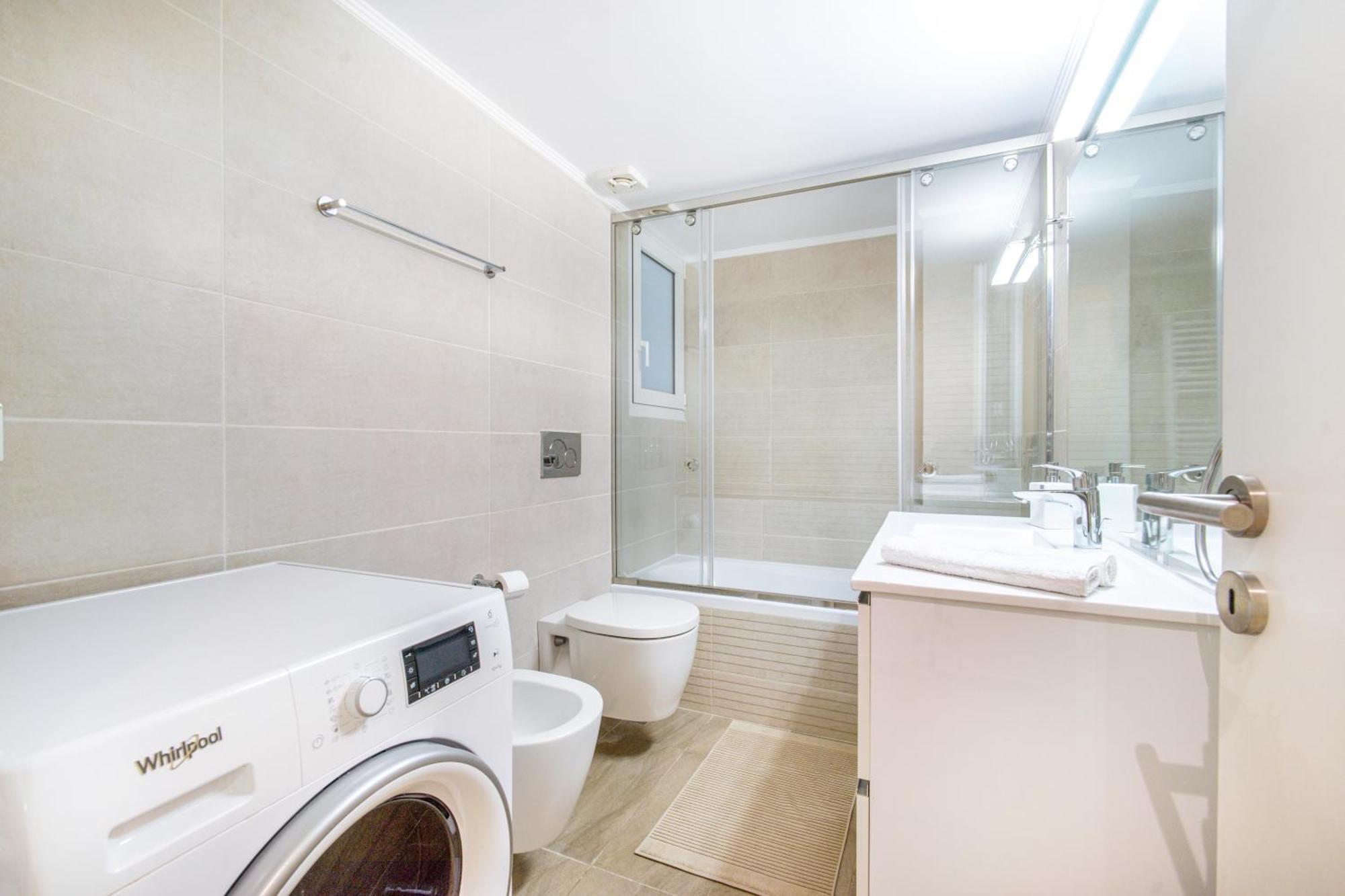 Urban Luxury On A Quiet Street In The Center Of Athens Apartment Bagian luar foto